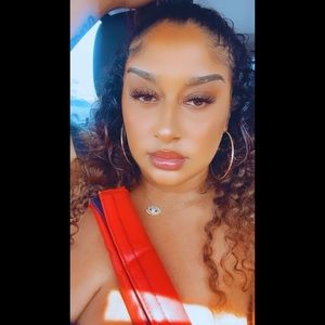 Meet your Posher, Adrianna